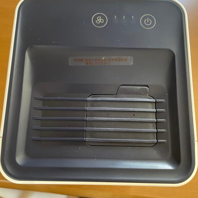冷風扇 DH-KTS02 卓上 小型 USB給電 氷入れ可能 スマホ/家電/カメラの冷暖房/空調(扇風機)の商品写真