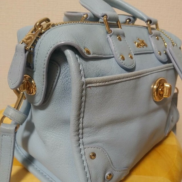 COACH(コーチ)の(値下げ)COACHミニバッグ　ライトブルー レディースのバッグ(ハンドバッグ)の商品写真