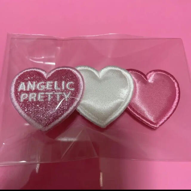 Angelic Pretty(アンジェリックプリティー)のAngelic Pretty trio heart クリップ ピンク シロ レディースのヘアアクセサリー(バレッタ/ヘアクリップ)の商品写真