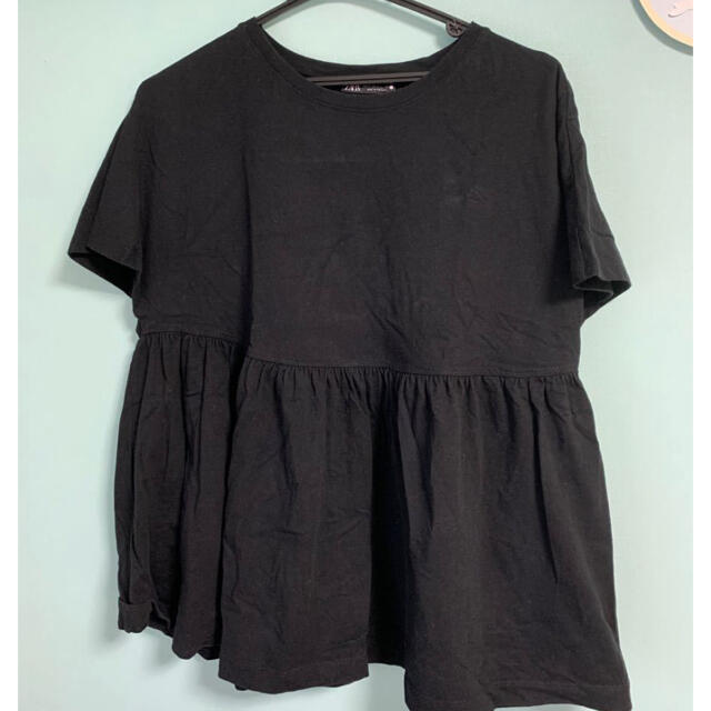 ZARA(ザラ)のZARA 黒T フリル トップス レディースのトップス(Tシャツ(半袖/袖なし))の商品写真