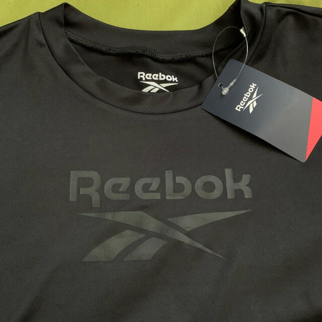 Reebok(リーボック)の【リーボック】胸のロゴグラフィックがお洒落な❣️メンズアンダーウェア《M》  レディースのトップス(Tシャツ(半袖/袖なし))の商品写真