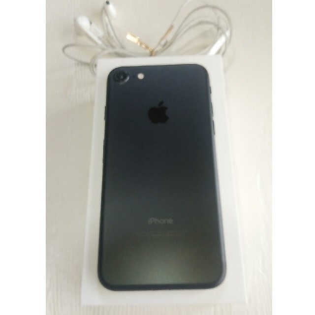 iPhone(アイフォーン)の😎iPhone7 128GBブラック😃箱、ヘッドホン付き😁元値77980円 スマホ/家電/カメラのスマートフォン/携帯電話(スマートフォン本体)の商品写真