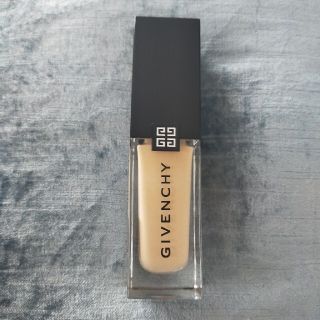 ジバンシィ(GIVENCHY)の一回使用☆ジバンシィ☆プリズムリーブルスキンリンググロウ(ファンデーション)