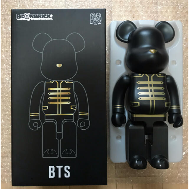 Bearbrick BTS 400% & 100% | www.jarussi.com.br