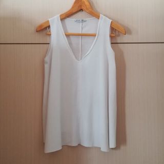 ザラ(ZARA)のZARA タンクトップ トップス　落ち感　白　M～L相当　ノースリーブ(タンクトップ)