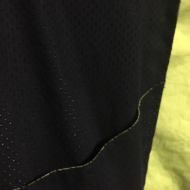 TOMORROWLAND(トゥモローランド)の黒×蛍光グリーン ブルゾン レディースのジャケット/アウター(ブルゾン)の商品写真