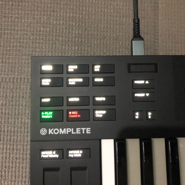 Native Instruments KOMPLETE KONTROL M32 1