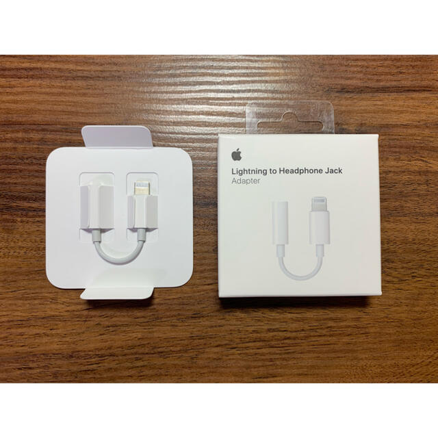 Apple(アップル)のlightning to earphone jack apple 純正 スマホ/家電/カメラのスマホアクセサリー(ストラップ/イヤホンジャック)の商品写真