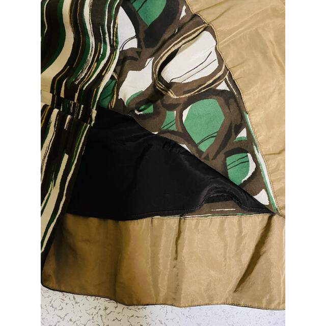 Max Mara(マックスマーラ)の【良品❣️】マックスマーラ 総柄膝丈スカート シルク ベルト付き レディースのスカート(ひざ丈スカート)の商品写真
