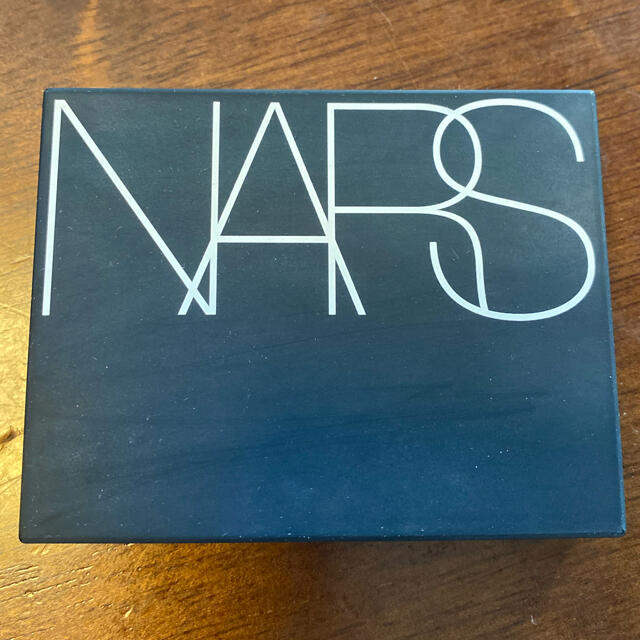 NARS(ナーズ)のNARS ライトリフレクティングセッティングパウダー　プレスト　N コスメ/美容のベースメイク/化粧品(フェイスパウダー)の商品写真