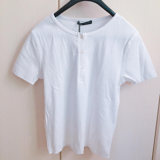 ZARA(ザラ)のZARA Tシャツ　タグつき レディースのトップス(Tシャツ(半袖/袖なし))の商品写真