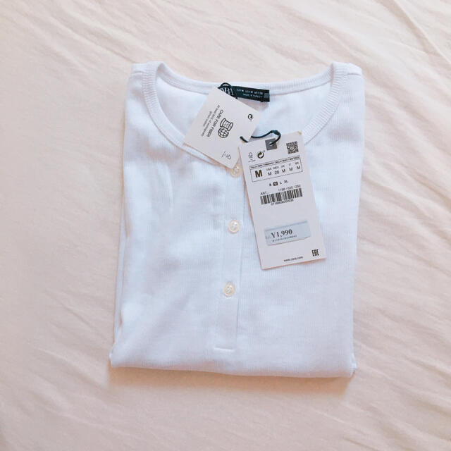 ZARA(ザラ)のZARA Tシャツ　タグつき レディースのトップス(Tシャツ(半袖/袖なし))の商品写真