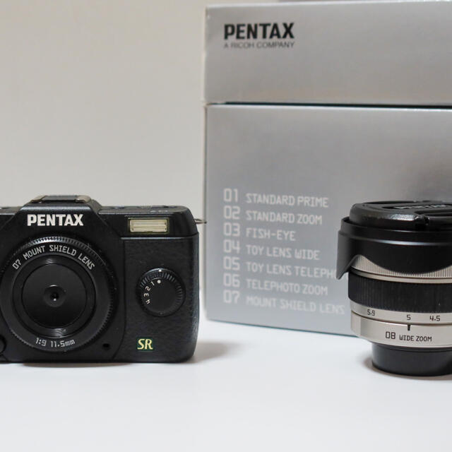 PENTAX(ペンタックス)のペンタックス Q7 発売記念 初回限定コンプリートキット + おまけ スマホ/家電/カメラのカメラ(ミラーレス一眼)の商品写真