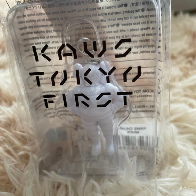 KAWSキーホルダー エンタメ/ホビーのアニメグッズ(キーホルダー)の商品写真