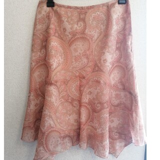 インデックス(INDEX)のノーアイロンで着れるサーモンピンクのシフォンスカート(ひざ丈スカート)