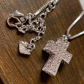 スワロフスキー(SWAROVSKI)のスワロフスキー　クロスネックレス(ネックレス)