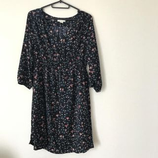 エイチアンドエム(H&M)のマタニティ　ワンピース　花柄(マタニティワンピース)