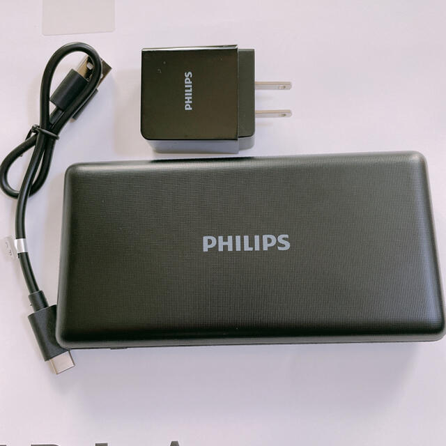 PHILIPS(フィリップス)のお値下げ【新品】モバイルバッテリー　20000mAh フィリップス スマホ/家電/カメラのスマートフォン/携帯電話(バッテリー/充電器)の商品写真