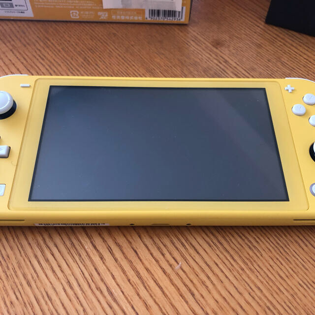 Nintendo Switch(ニンテンドースイッチ)の【スズキ様専用】Nintendo Switch Lite イエロー　ケース付き エンタメ/ホビーのゲームソフト/ゲーム機本体(家庭用ゲーム機本体)の商品写真