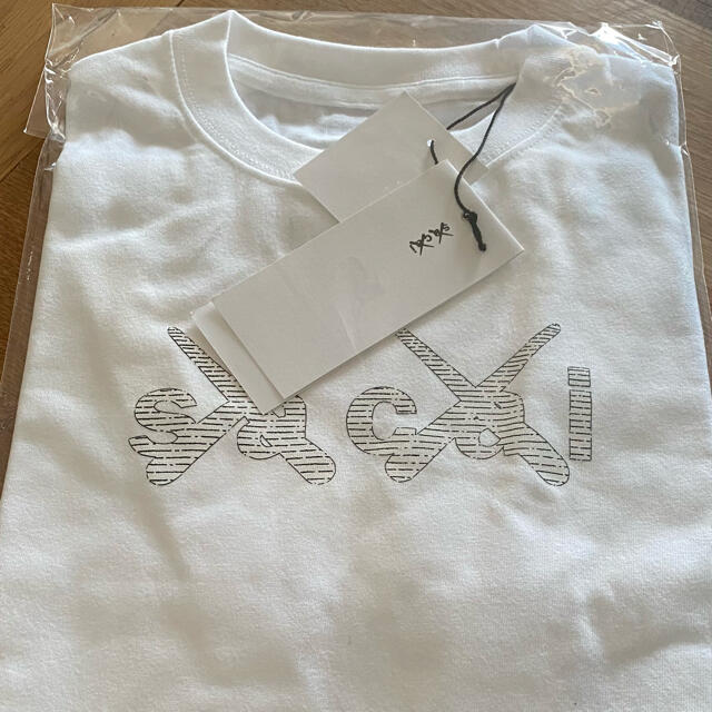 sacai(サカイ)のkaws tokyo first限定　ホワイト　サイズ0 メンズのトップス(Tシャツ/カットソー(半袖/袖なし))の商品写真