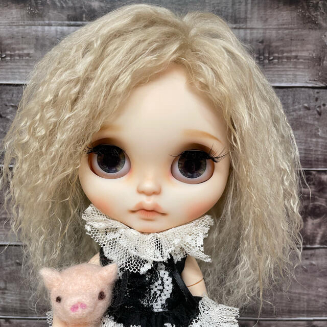 blythe _w-376シャイニーアイボリー⭐️チベットラムフルスキンウィッグ