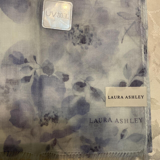 LAURA ASHLEY(ローラアシュレイ)のローラアシュレイ　ストール　新品 レディースのファッション小物(ストール/パシュミナ)の商品写真