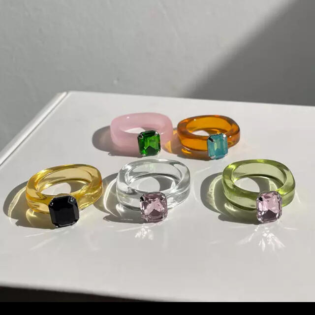 ✴︎在庫一点✴︎アクリルストーンリング　ビジュー　レトロ　グリーン×ピンク レディースのアクセサリー(リング(指輪))の商品写真
