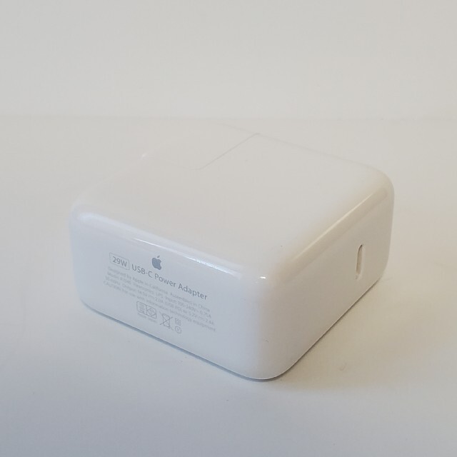 Apple 29W USB-C 電源アダプタ スマホ/家電/カメラのスマートフォン/携帯電話(バッテリー/充電器)の商品写真