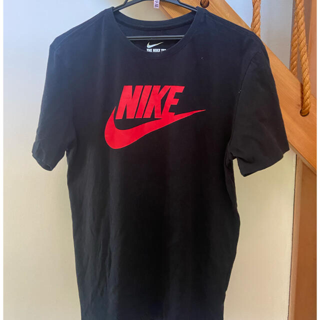 NIKE(ナイキ)のNIKE クラッシック　Tシャツ　Lサイズ　黒　赤 メンズのトップス(Tシャツ/カットソー(半袖/袖なし))の商品写真