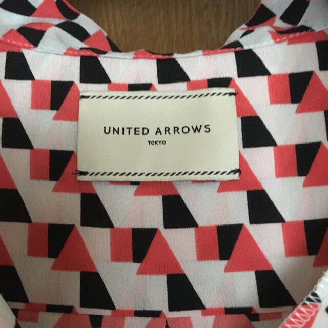 UNITED ARROWS(ユナイテッドアローズ)のユナイテッドアローズ　タイブラウス レディースのトップス(シャツ/ブラウス(半袖/袖なし))の商品写真