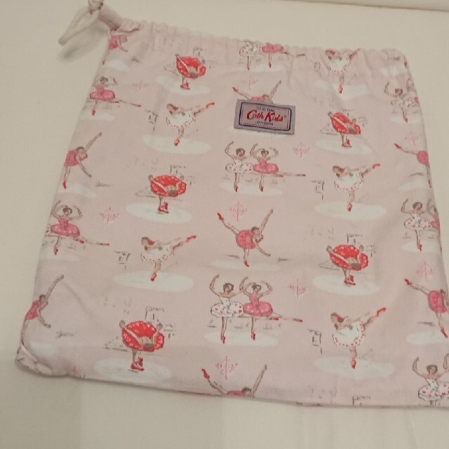 Cath Kidston(キャスキッドソン)のキャス・キッドソン 防水袋 バレリーナ柄 オムツ 体操着 キッズ/ベビー/マタニティのこども用バッグ(レッスンバッグ)の商品写真