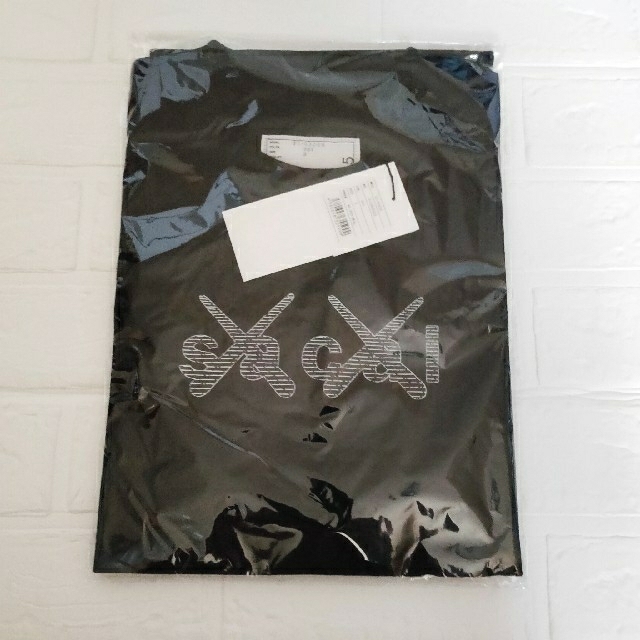 sacai(サカイ)のsacai x KAWS Print Tシャツ 会場限定 XL (ブラック) メンズのトップス(Tシャツ/カットソー(半袖/袖なし))の商品写真