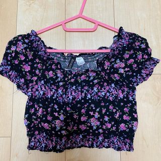 エイチアンドエム(H&M)の花柄　丈短　トップス　ショート丈(Tシャツ(半袖/袖なし))