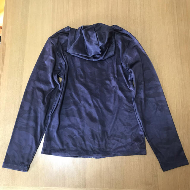 美品☆男子150ラッシュガード　カモフラ柄 キッズ/ベビー/マタニティのキッズ服男の子用(90cm~)(水着)の商品写真