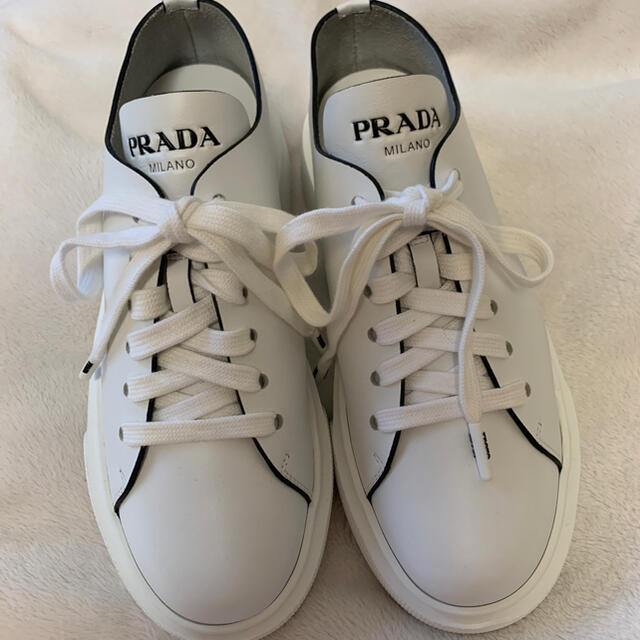 PRADA(プラダ)の最終値下げ🗣プラダ　レザースニーカー レディースの靴/シューズ(スニーカー)の商品写真