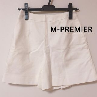 エムプルミエ(M-premier)の値下げ　美品★大人綺麗めホワイトショートパンツ(ショートパンツ)