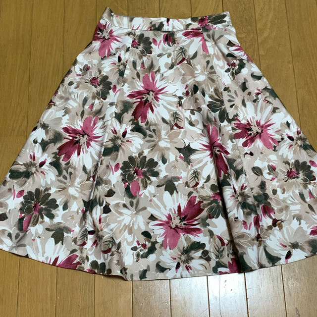 JUSGLITTY(ジャスグリッティー)のJUSGLITTY 花柄スカート  レディースのスカート(ひざ丈スカート)の商品写真