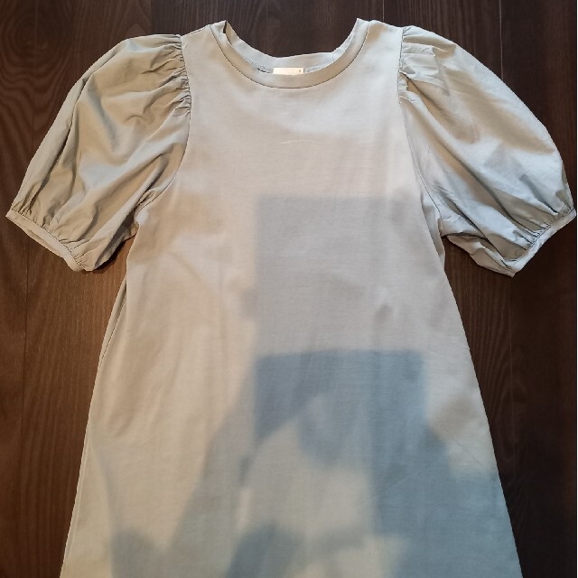 GU(ジーユー)の専用ページです。コンビネーションボリューム袖ワンピース(五分袖) レディースのワンピース(ロングワンピース/マキシワンピース)の商品写真