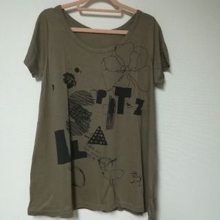 アイラ(ila)のスピッツ　未使用　ILA　コラボ　Tシャツ　モカカーキ　ナノ・ユニバース(ミュージシャン)