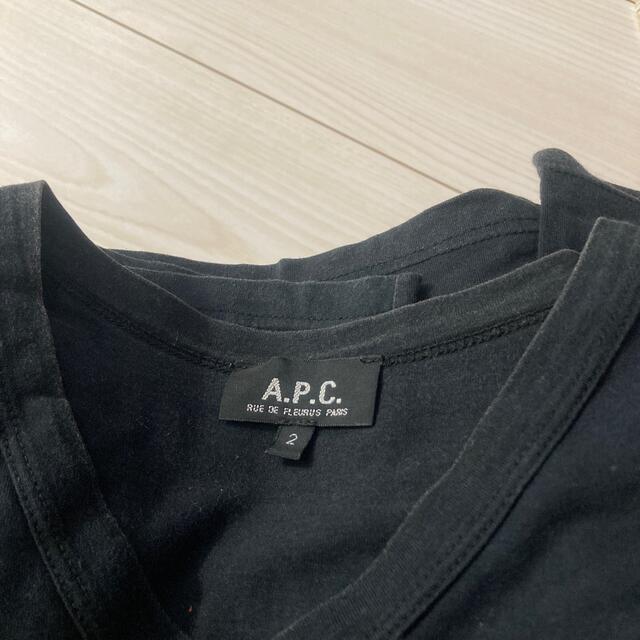 A.P.C(アーペーセー)のA.P.C. 半袖VネックTシャツ　バックプリント　2 メンズのトップス(Tシャツ/カットソー(半袖/袖なし))の商品写真