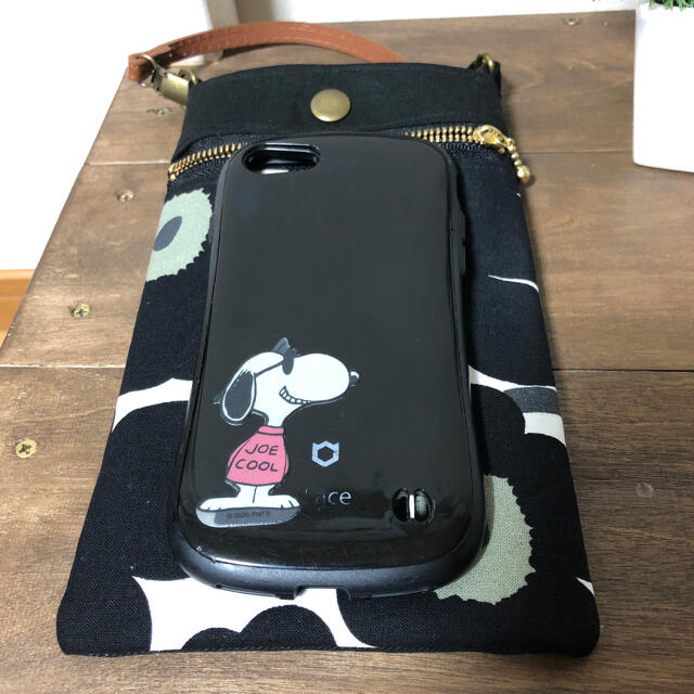 marimekko(マリメッコ)のスマホケース　スマホポーチ　かわいい！　ハンドメイド　マリメッコ  ウニッコ ハンドメイドのファッション小物(ポーチ)の商品写真