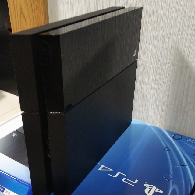 PlayStation4(プレイステーション4)のプレステ4本体500gbコントロール２個 エンタメ/ホビーのゲームソフト/ゲーム機本体(家庭用ゲーム機本体)の商品写真