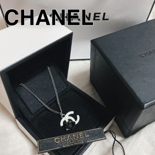 シャネル(CHANEL)のシャネル　ホワイトココマーク　ブラックカメリア　フラワーモチーフ　ネックレス(ネックレス)