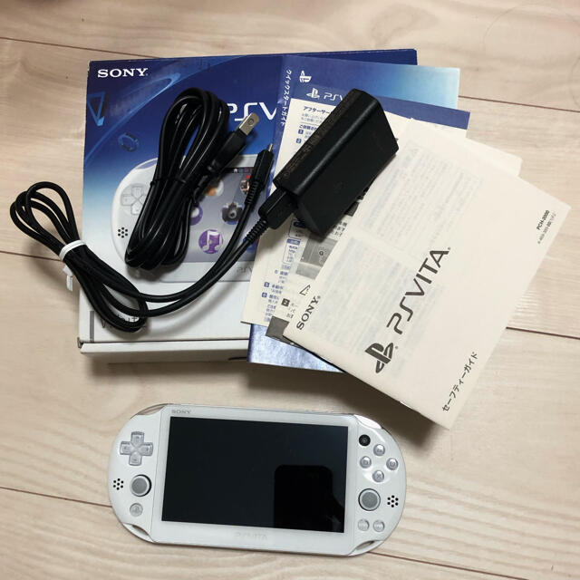 エンタメ/ホビーPS Vita 本体　充電ケーブル