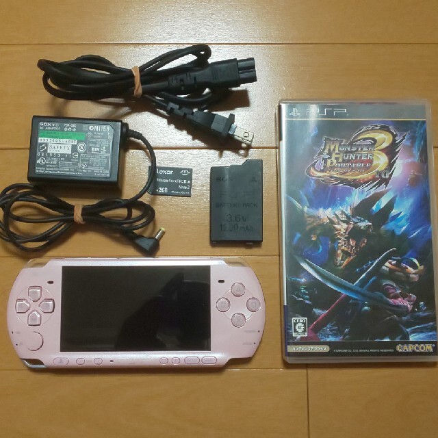 PlayStation Portable(プレイステーションポータブル)の（管05）PSP-3000（ピンク、修理品）すぐ遊べるセット エンタメ/ホビーのゲームソフト/ゲーム機本体(携帯用ゲーム機本体)の商品写真