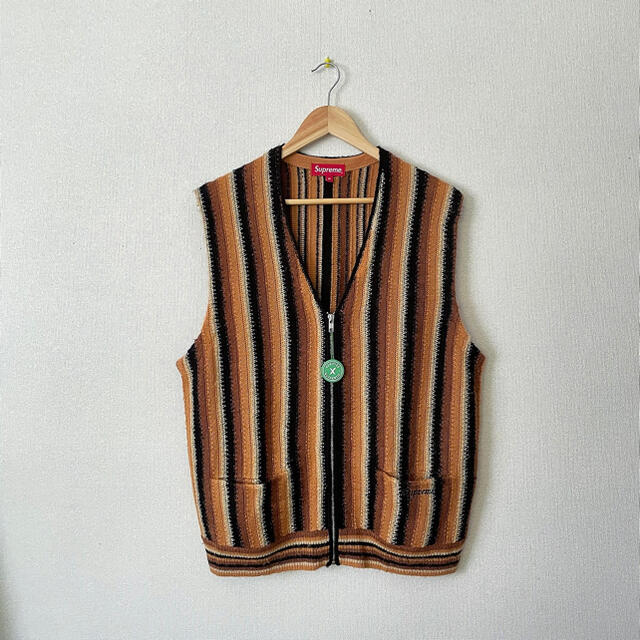 Supreme(シュプリーム)の最安値！　Supreme Stripe Sweater Vest メンズのトップス(ベスト)の商品写真