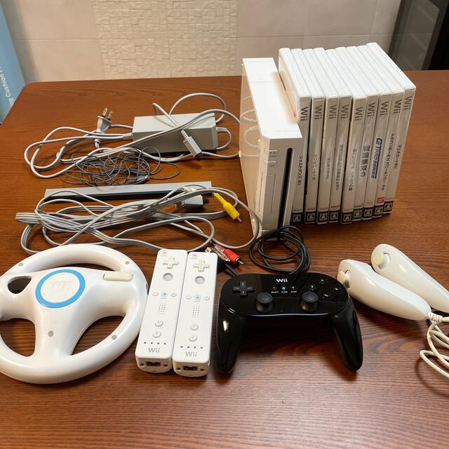 Wii本体、ｿﾌﾄ9本ｾｯﾄです。