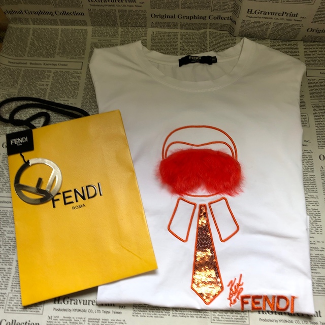 FENDI Tシャツ　白　レディース　サイズM 半袖Tシャツのサムネイル