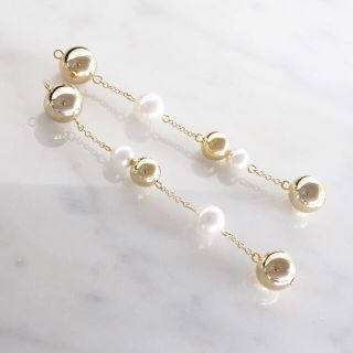 ホワイトシェルパール×ゴールド＊5連ピアス／イヤリング【金属アレルギー対応】(ピアス)