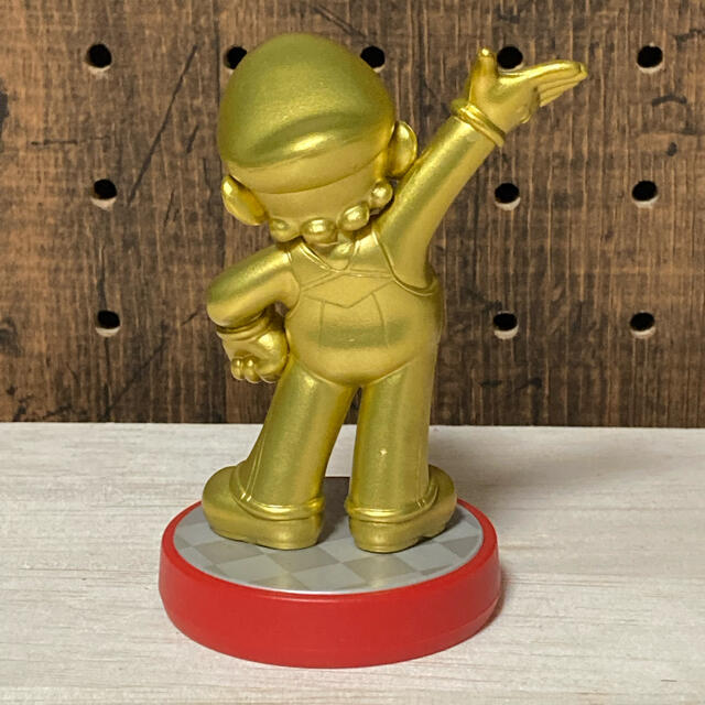 任天堂(ニンテンドウ)のamiibo マリオ　ゴールドvar. エンタメ/ホビーのフィギュア(ゲームキャラクター)の商品写真